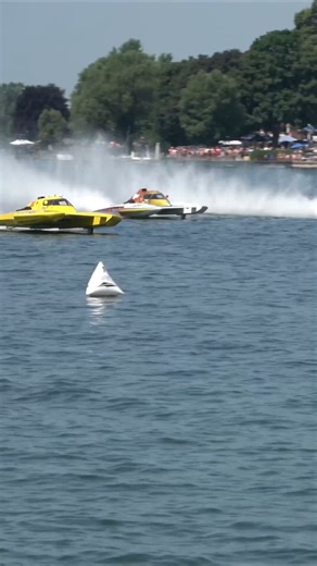 Andrew Tate wires the start and quickly moves to the front of a star-studded field of H-350's in Friday qualifiers at Régates de Valleyfield. The owners of the H-300, John Huganir & Ray Lynn, have a new 350 in the works for 2026. What are your expectations for the new hull? Let us know down below👇 Hydroplane Racing League #hydroplane #boatrace #pedaltothemetal #ifyouaintfirstyourlast #motorsports #ontheedge #fullthrottle #adrenaline | Chasin Tails Podcast
