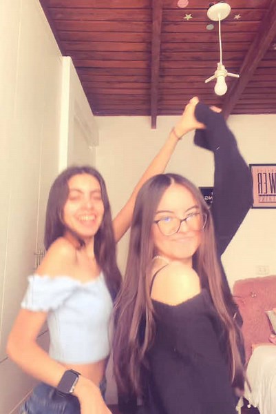 ignoremos todo su pelo en mi cara.