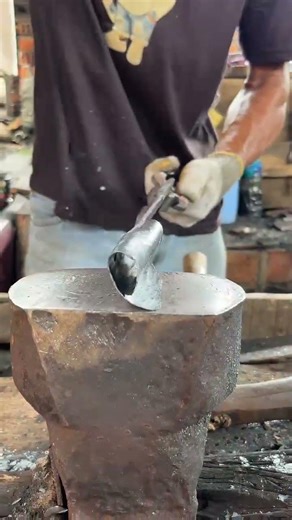 Iron rolling process, multi-purpose kitchen tool ⚒️#blacksmith #forging #knifemaking #asmr #usa