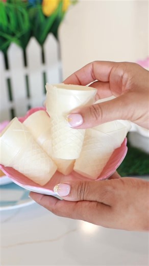 Ta-da! ✨ 🎩 Our friend @damasklove perfected this trick with PEEPS Magic Hats! With colorful PEEPS Bunnies perched on edible ‘hats’, they’re as magical as they are delicious. #LiveYourPEEPSONALITY | PEEPS