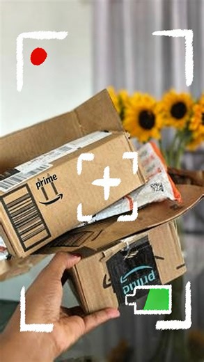 Mi piel acaba de ganar la lotería del makeup! 😍💄 Mira este unboxing porque lo que viene aquí, hará que tu base dure MÁS que tus relaciones 😌🔥 Polvos que sellan como un filtro, sprays que lo dejan MATTE MATTE de verdad, y un glow que ni el sol de RD puede opacar ☀️✨ Si quieres que tu maquillaje sobreviva calor, sudor, navidad, Año Nuevo y hasta al ex tóxico… tú NECESITAS ver esto!!! 👀💋 . . ¿Listas? Vamos a abrir la magia 🎁✨ #unboxing #sheglam #nyxprofessionalmakeup | Bellerlinebela