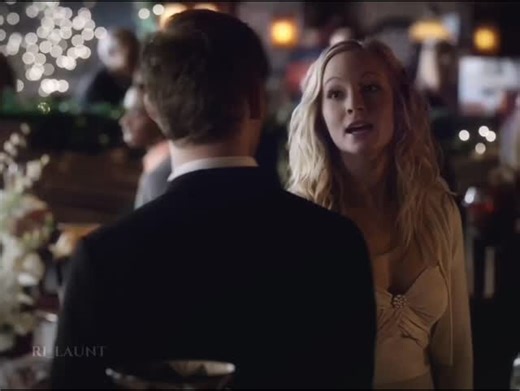 @vampiies on Instagram: "Christmas in tvd 🎄 >> . . . #damonsalvatore #damonsalvatoreedit #tvd #thevampirediariesedit #christmas"