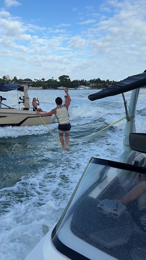 Almost didn’t post bc my crack is out but chances are that’ll make it go viral more than what I’m actually doing #slackline #viral #boat 🎥 @Jay Alvarrez