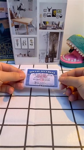 Social security card holder – put some 'armor' on your card! Say goodbye to bending, scratches, and loss. Find it fast, grab it steady, stylish and dignified. Who's going to ignore your 'identity' now? ✨ | Spearlong | Facebook