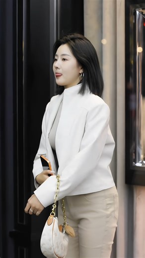 How I Look with Short Hair Style | New Stylish Short Hair Look 2025