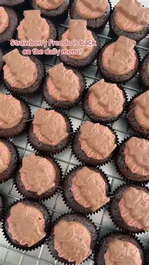 1.8K views · 12 reactions | Our Strawberry Freddo Frog Cupcakes are officially BACK on the daily menu! 襤 Rich choc mud cake, a gooey strawberry centre, swirls of chocolate buttercream and of course… everyone’s favourite Strawberry Freddo perched on top.   Available daily at Miss Naked Cakes unless sold out! #MissNakedCakes #FreddoCupcakes #DailyMenu | Miss Naked Cakes | Facebook