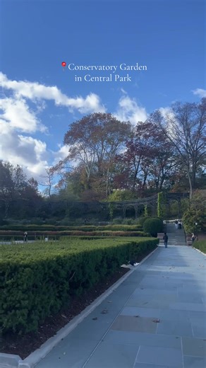 New central park favorite 💚 #cockapoo #newyorkcity #centralpark #conservatorygarden