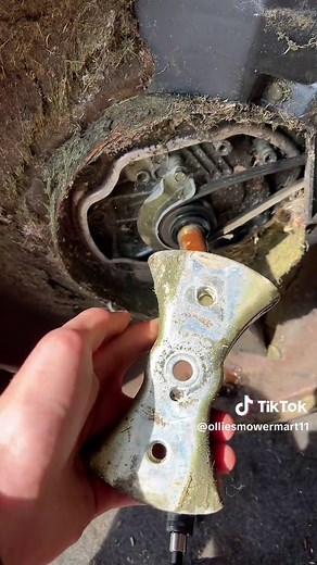 Self propel repair and belt removal on Honda mower
