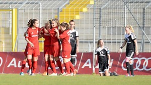 FC Bayern Frauenfußball im Pokal-Viertelfinale! Und so lief das Spiel gegen Frankfurt: | FC Bayern München