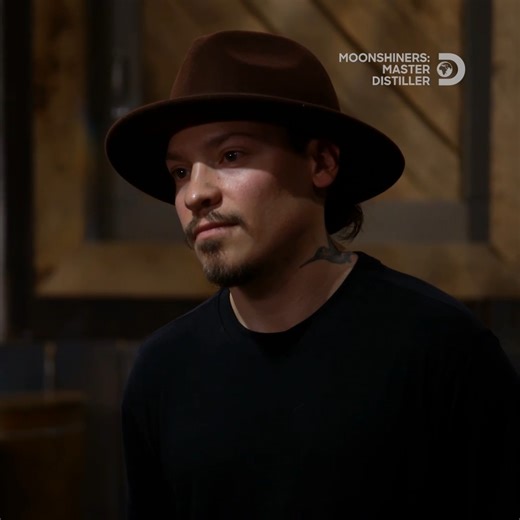 An apple a day keeps the stills in play 😝 Don’t miss a new #Moonshiners: Master Distiller tonight at 9P on Discovery. | Moonshiners