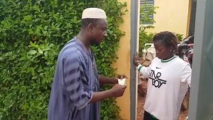 33K views · 589 reactions | Un chef de famille quand tu laisses ta femme e tes enfants à la maison pour dragué une tite voilà ce que tu trouve #Abonnez_vous RDV LE JOUR DE LA FÊTE AU palais de la culture à 21h info: 73289640 | Ika Bonbon Kalamani | Facebook