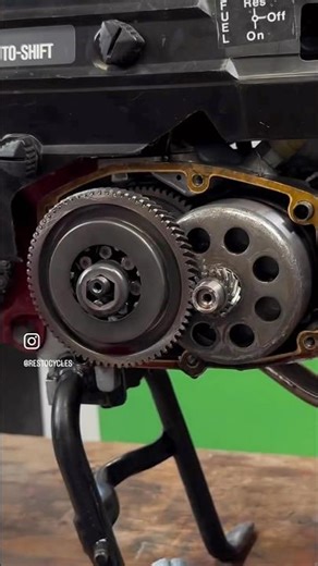 ZA50 Pucks Change! #moped #scooter #mofa #engine #50cc #töffli #puch #motor #vespa #restoration #fix