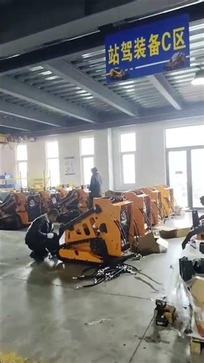 The Ultimate Compact Powerhouse: V800 Skid Steer Loader with Kubota D1105 Engine