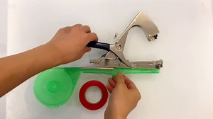 Tape Tool Garden Plant Tying Machine,Garden Tapener Hand Tying Machine,Plant Tie Staple Gun for Tomato's and Plant Support