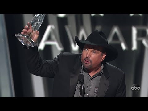 Garth Brooks Wins Entertainer of the Year at CMA Awards 2019 - The CMA Awards