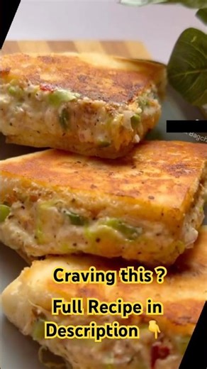 Crispy Stuffed Pizza Pocket 🤤. #viral