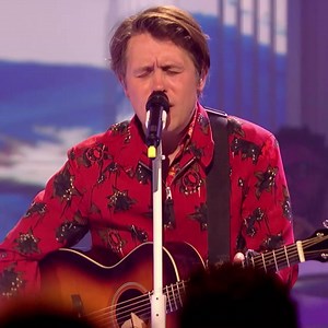 41K views · 2.5K reactions | Another video added to YouTube as part of #TakeThatSummer!.. This time around we've got a live performance of 'Giants' from the show 'An Audience With Take That'!  Who tuned in that night? https://TakeThat.lnk.to/GiantsAAWTTSR | Take That | Facebook