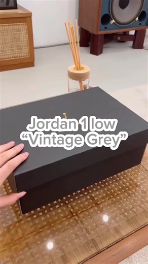 Mỗi ngày một đôi giày 🔘#jordan1lowvintagegray #htauthenticsneaker #unboxing #sneakers #real