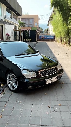 Mercedes-Benz W203: Modifications and Club Insights