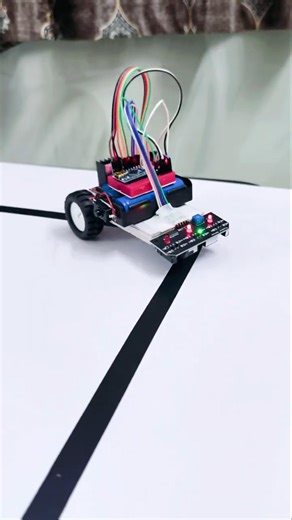 Line Follower Robot Using Arduino 🤖 | Smooth Turns! #arduino #diyrobot #arduinoproject #linefollower