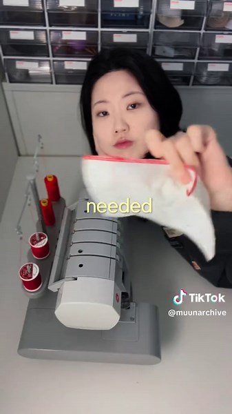 Changing overlocker thread in seconds (no rethreading!) #sewinghacks #sewingtips #redthreadtips