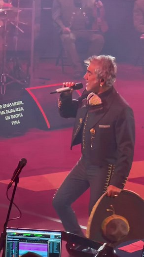 #alejandrofernandez