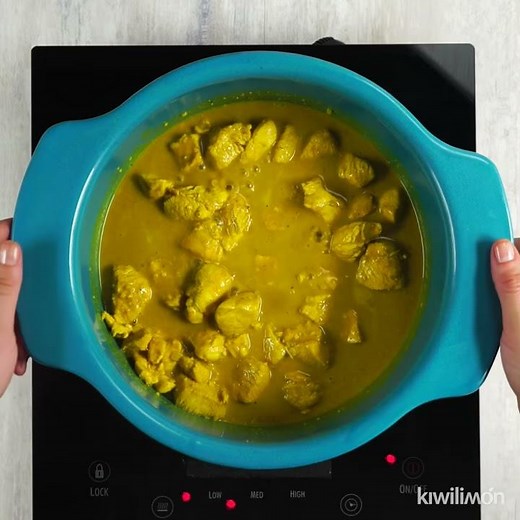 Pollo al Curry con Arroz Blanco