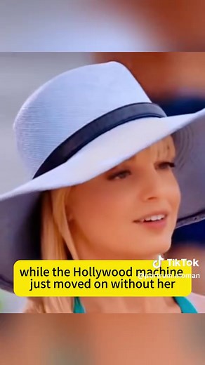 Mena Suvari was once the epitome of youth and glamour in *American Beauty*—until she tried a more mature role in *American Horror Story*, she never managed to return to the cultural center of her early career. #menasuvari #americanbeauty #americanhorrorstory #2000s #tv