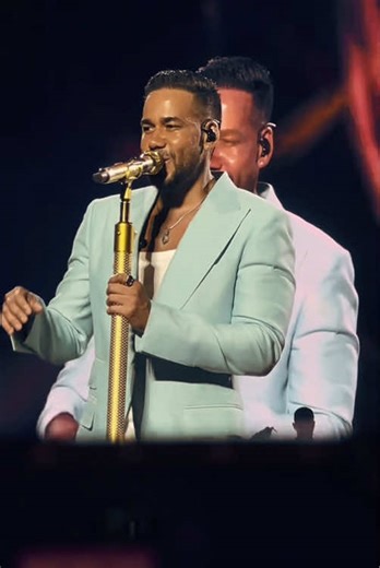 Comotemiroati-RoméoSantos#comotemiroati#romeosantos#romeosantosofficial#lyricsvideo#lyrics_songs