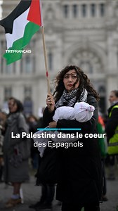 259K views · 4.1K reactions | Les Espagnols se rassemblent régulièrement pour appeler à un cessez-le-feu immédiat à Gaza depuis le début de l’offensive israélienne contre l’enclave. Voici comment la société espagnole s’est engagée avec la cause palestinienne après que la guerre a éclaté | TRT Français | Facebook