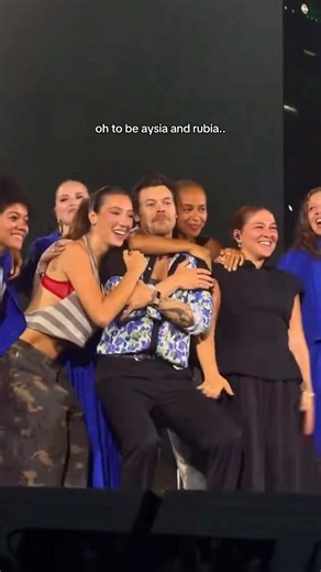Harry Styles CELEBRATING with his DANCERS
