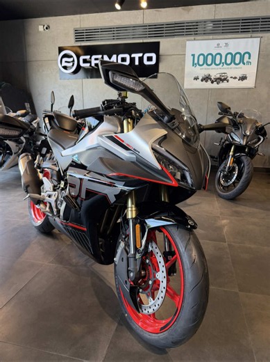 NUEVOS COLORES de la 450SR 🔥 Mira el review completo en nuestro canal de YouTube 👉🏻 youtu.be/LToc7iAef94 . . . . #CFMOTO #México #450SR #moto #colores