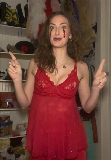 update: I did not catch a shoe I caught literally one bead, if that’s not a recession indicator idk what is. I doused myself in glitter for WHAT?? 😔💔👠 p.s. my sparkle shoes are @stevemadden #fitcheck #mardigras #muses #neworleans