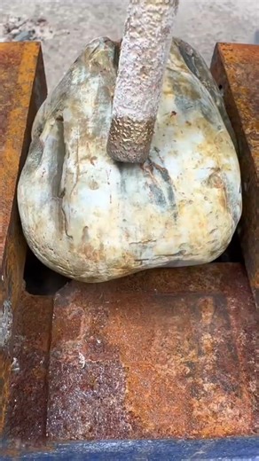 Still struggling with chipped tiles and red-hot drill bits#领肖工具 #diamondcorebits #core #diamond