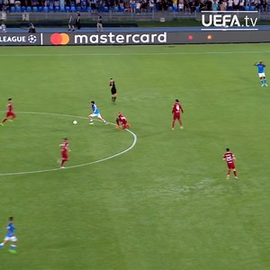 1.8M views · 10K reactions |  Kvaratskhelia entertaining in the Champions League 朗 #UCL | UEFA Champions League | Facebook