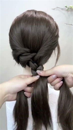 Title: Effortless Beauty: Master the Perfect Side Braid in Under 60 Seconds