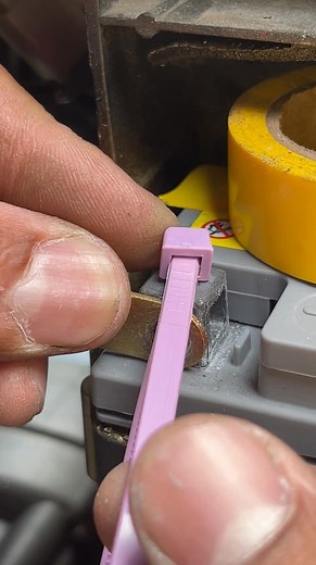 13K views · 68 reactions | The system that fixes motorcycle battery contact issues Quick trick to stabilize the connection #USATools #MotorcycleFix #PerfectContact | Kreative Ideas | Facebook