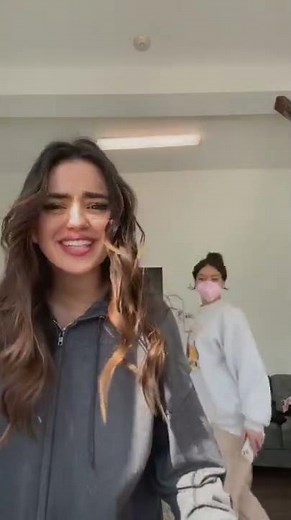 Tik Tok: Maia Reficco & Malia Pyles