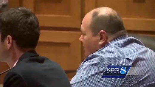 “Lotería”Durante +10 años, cada gran bote de lotería en EE.UU. fue manipulado por el hombre contratado para protegerlo. 😱Eddie Tipton, jefe de seguridad informática de la Multi-State Lottery Association, hackeó los generadores de números aleatorios.Entraba solo a la sala fortificada, apagaba las cámaras (grababan solo 1 seg por minuto) y metía un USB con software que predecía los números ganadores en 3 días específicos del año.Su hermano Tommy (juez de paz) ganó $568.990 en Colorado.Amigos cobr