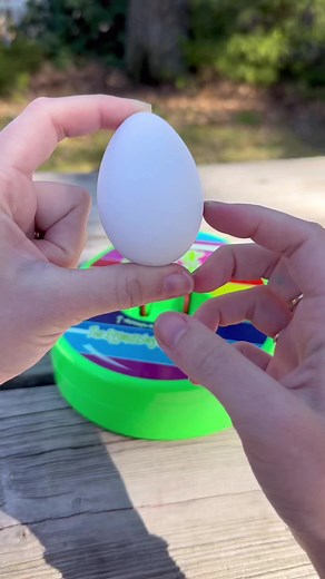 🌈 #oddlysatisfying #eggmazing #satisfying #satisfyingvideos #eggdecorating #eggart #art #diy #crafting #crafts #easydiy #easter #crafttok
