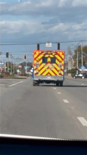 Metro EMS code-3 Through intersection