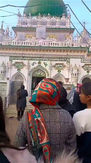 Muskan Khan on Instagram: "Dekho Dekho mujhe chhod nar Dena main rahunga akele mein mujhe lekar chalo ji Khwaja ke mele mein"