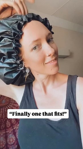 ★★★★★ “This shower cap is HUGE. The adjustable elastic drawstring is strong and holds everything in place nicely.” - Mattais ★★★★★ “This has got to be the absolute best shower cap made for long dreads. It’s nice and roomy, no struggle at all to get my waist length locs into it.” - Tamara Available in Large and Extra Large from mountaindreads.com (Extra large shown in video) This quality shower cap makes it so easy to keep your dreadlocks dry in the shower. Even with long dreads there’s still so 