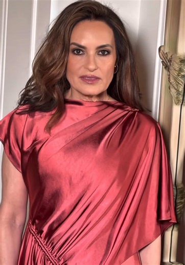 Mariska Hargitay Wins Outstanding Producer at PGA Awards