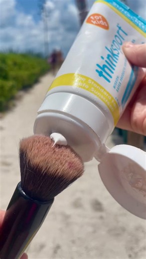 20K views · 70 reactions | Hitting the beach this summer? ️ Check out these clever beach hacks for adults and kids to make your trip a breeze! 呂 Comment BEACH and we’ll DM you a list of ALL our fave beach hacks and tips!  Please note: You must follow @hip2save to get the link DMed to ya! @amazon #amazon #amazonfinds#amazondeals #beach #beachhacks#hacks #beachproducts #bestproducts#tips #hip2save @ammsun @amazon | Hip2Save | Facebook