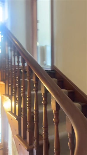 Full House tour 💁🏼‍♀️ The Belmont Barmouth Holiday home in Barmouth wales 🏴󠁧󠁢󠁷󠁬󠁳󠁿 with 9 bedrooms & sleeps 18 people 😳 Do you love it as much as me ? #holidayhome #wales #barmouth #beachfront #seafront #houselet #seaside #uk #grouptravel | Carole Rees