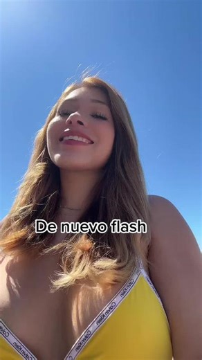 Niñas en Bikini Amarillo: Tendencias y Estilo