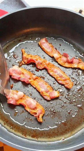 Can we bring bacon to the pumpkin patch? Asking for a friend. 🥓 | Applegate