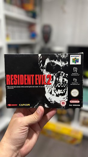 Resident Evil 2 en Nintendo 64 es una auténtica locura 😱😱😱 pedazo de hazaña consiguieron 😊😊 por otro lado estamos hablando de uno de los mejores videojuegos de la saga 😍😍😍 qué opináis?? Os leo 👇👇👇👇 #nintendo #n64 #nintendo64 #residentevil #residentevil2 #brutal #top #zombie #biohazard #retro | Metricar