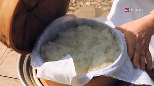 [Tales of Hansik] Glutinous tteok(#떡)🍡😋 made with the dough of steamed grains🌾 #tteok #KoreanFood #KFood #KoreanCuisine #Mukbang #Cookbang #먹방 #쿡방 #백종원 | Arirang World